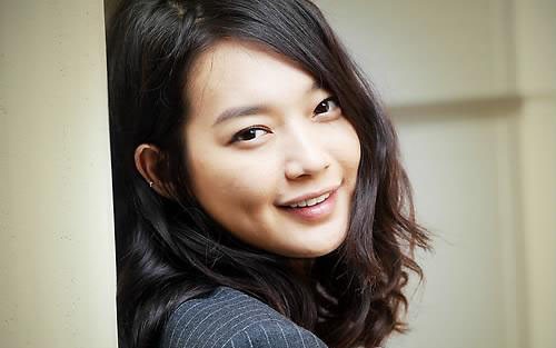 9. Nữ diễn viên Shin Min Ah sinh năm 1984, 28 tuổi.